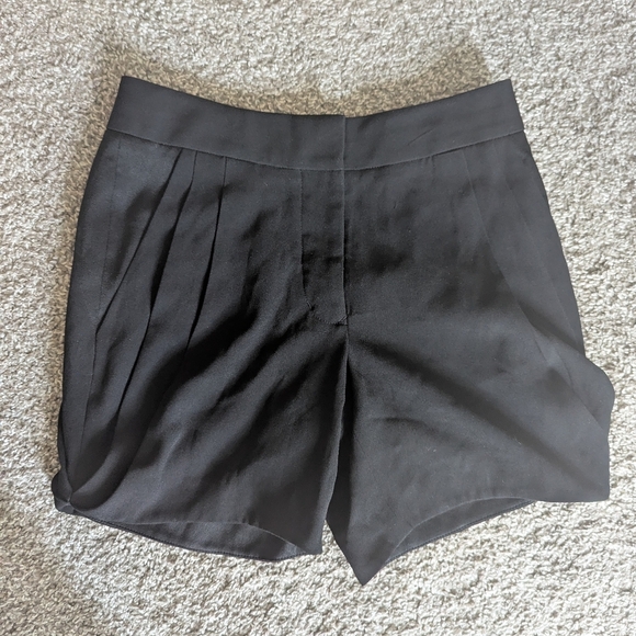 Wilfred Pleated HR shorts - Picture 1 of 9